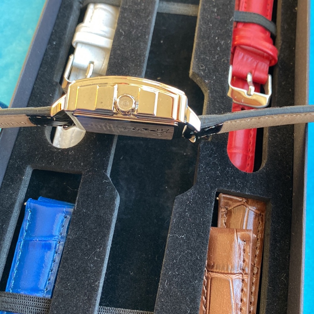 NEW Mickey Mouse Watch with 5 Different Color Watchbands. - Picture 3 of 7